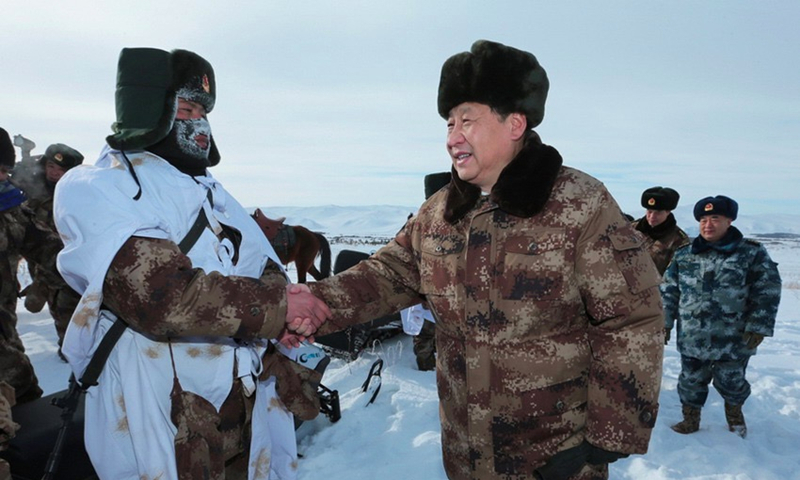 2014年1月26日，習(xí)近平總書記春節(jié)前夕冒嚴(yán)寒踏冰雪慰問邊防官兵。