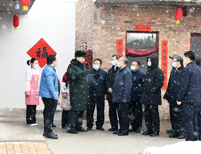 2022年1月26日，習(xí)近平總書記在山西霍州馮南垣村受災(zāi)村民師紅兵家看望。