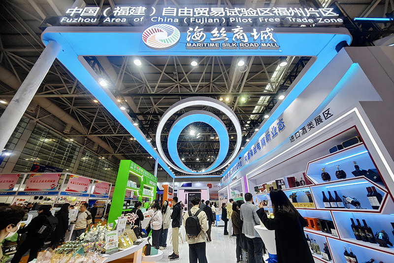 2024年3月18日，第四屆中國跨境電商交易會(huì)在福建福州開幕。展會(huì)聚焦“鏈接跨境全流域 共建電商新生態(tài)”，集聚全國80余個(gè)外貿(mào)產(chǎn)業(yè)帶的上千家供應(yīng)鏈企業(yè)。